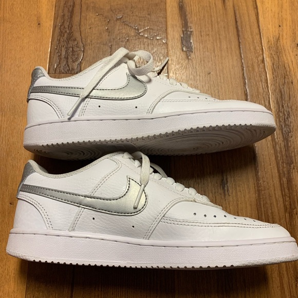 Nike Air Max Excee Athletic Sneakers Leather Size 7 Women’s or Youth EUC - Picture 7 of 9